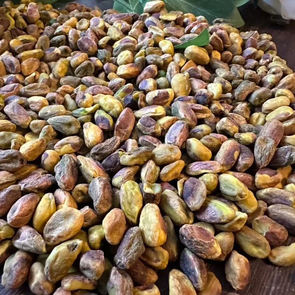 Pistazienkerne, geschnitten